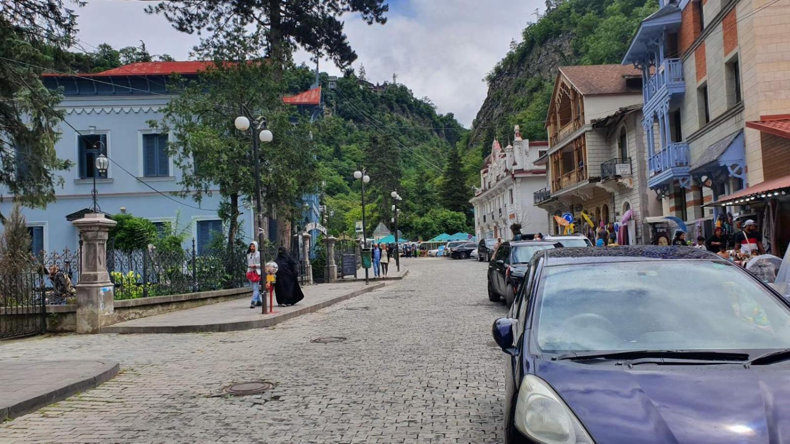 Alongside Park Borjomi Hotel Екстериор снимка